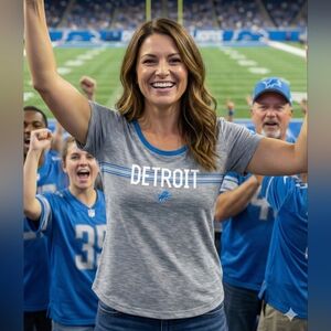 NFL Nike Detroit Lions Women’s T Shirt– Size Medium